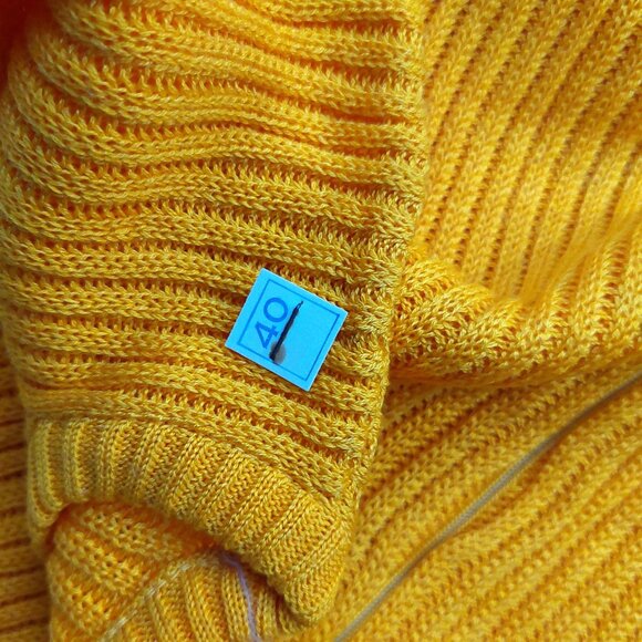 Pure Vintage 1940s-1950s Bright Orange Ribbed Short Sleeve Square Neck Sweater - Picture 6 of 9